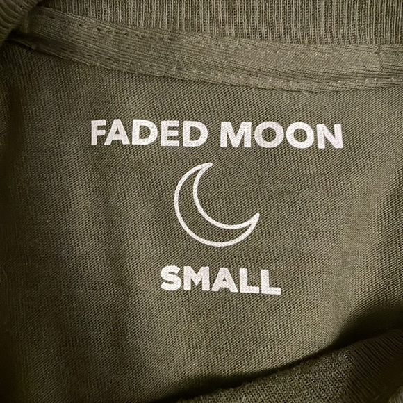 Faded moon T-shirt “at least were all under the same moon” - Picture 3 of 3